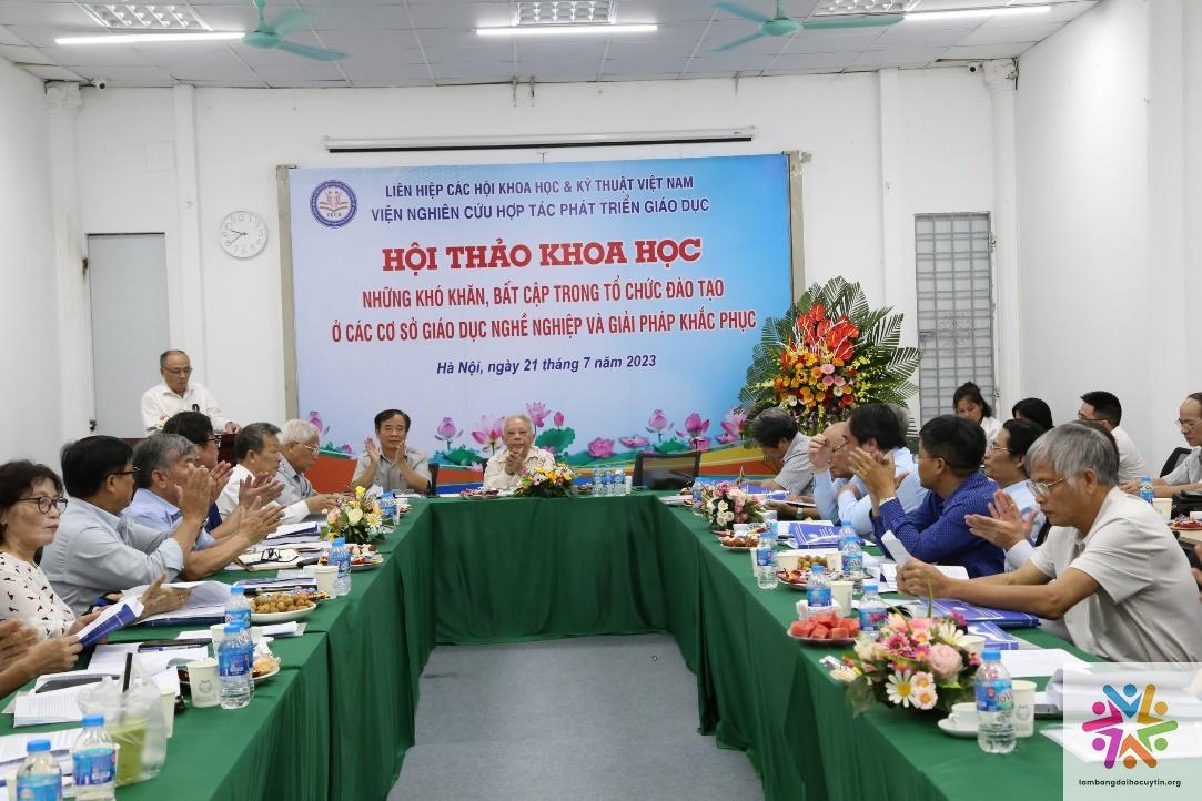 Những hạn chế và thách thức khi chỉ dựa vào bằng cấp