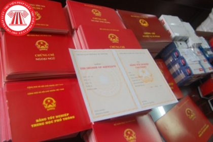 bằng đại học có bị công ty giữ không