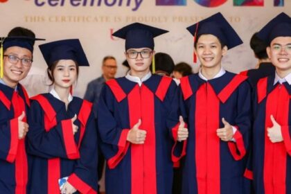 nhận bằng đại học cần gì