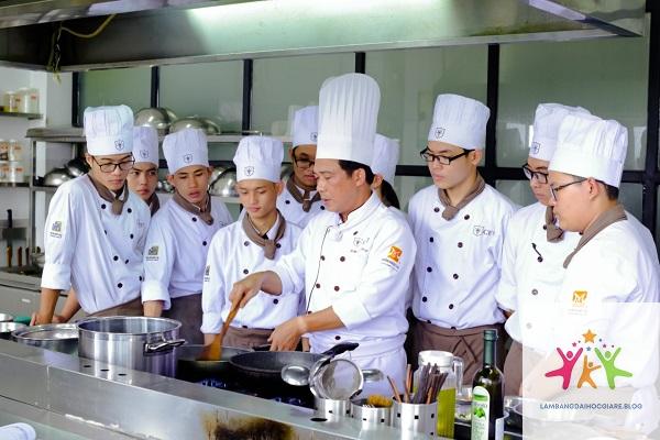 những ngành nghề bắt buộc có bằng đại học - Hình 3