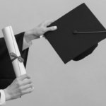 sinh viên được cấp bằng đại học khi nào