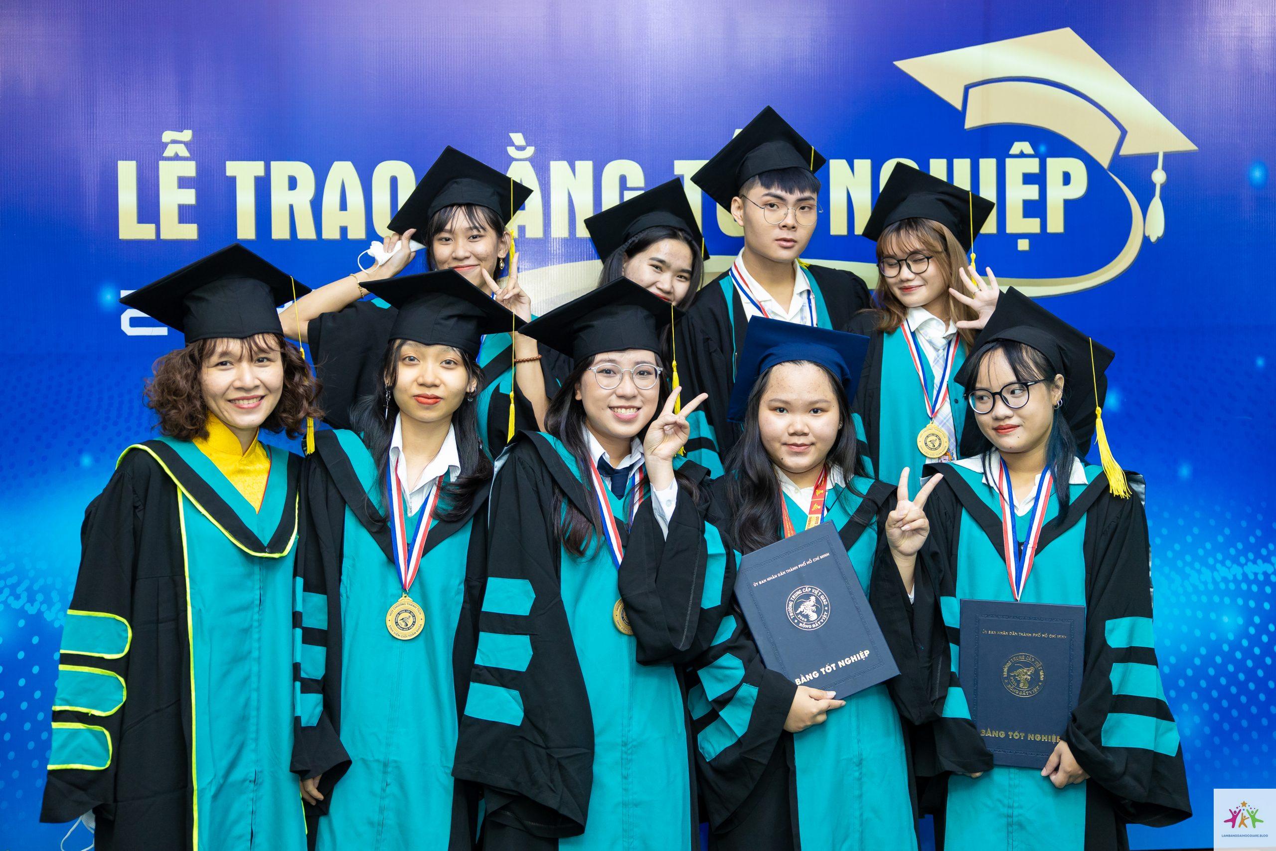 xu hướng tuyển dụng có cần bằng đại học không - Hình 1